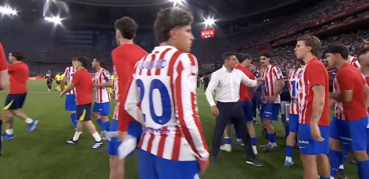 PrimeAngleFooty's tweet photo. Copa del Rey Final. Penalties.

90 minutes. Extra time. Still nothing settled.

It all comes down to this. 🎯

#CopaDelRey #AtleticoMadrid #RealSociedad #ElCholo https://t.co/QNMUJivcvk
