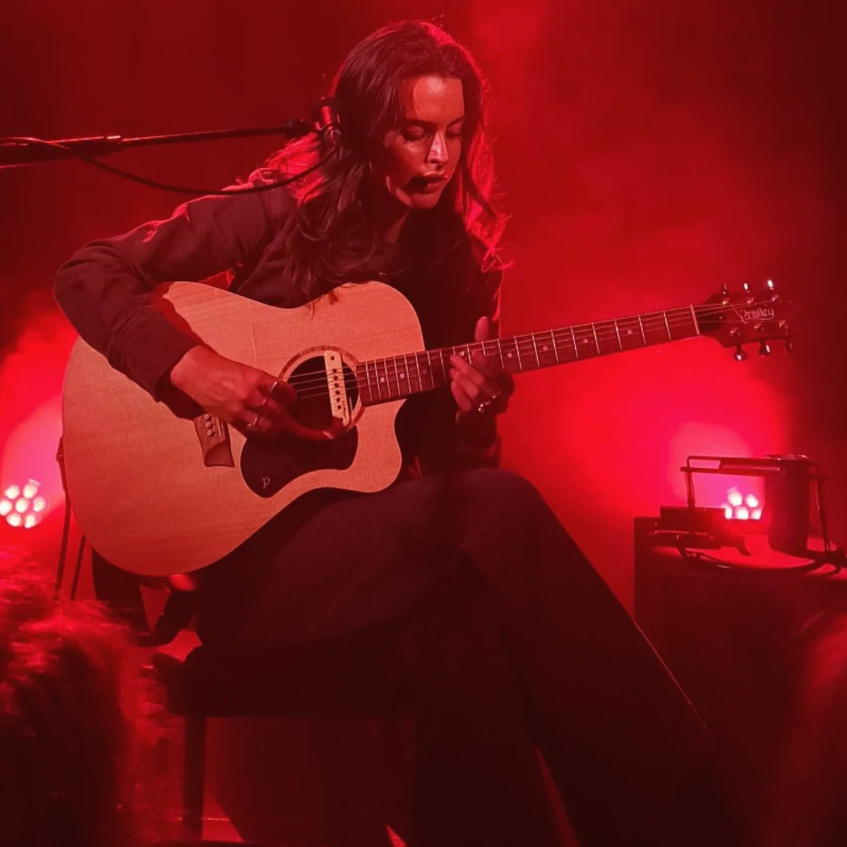 Nonkel_Muziek's tweet photo. In mijn lange concertreeks in 2026 is Steph Strings toch wel de beste gitariste in het rijtje. Een wereldtournee met Antwerpen als eerste uitverkocht!! 🤘 🫶 #stephstrings #nonkelmuziek https://t.co/bTqmEhUnGE