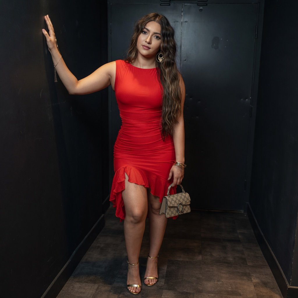 theconman1990's tweet image. Yasmin gets slimey at a nightclub. #messy #slime #slimed #nightclub