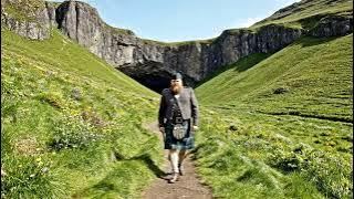 tourscotland's tweet image. Tour #Scotland 4K #Spring travel video Blog clip of a Scotsman wearing a kilt and Sporran and walking by #Leitir #Fura former sea cave on #ancestry, #genealogy, #history visit and trip to the coast of #Island of #Skye, #Inner #Hebrides tour-scotland-photographs.blogspot.com/2026/04/scotsm…