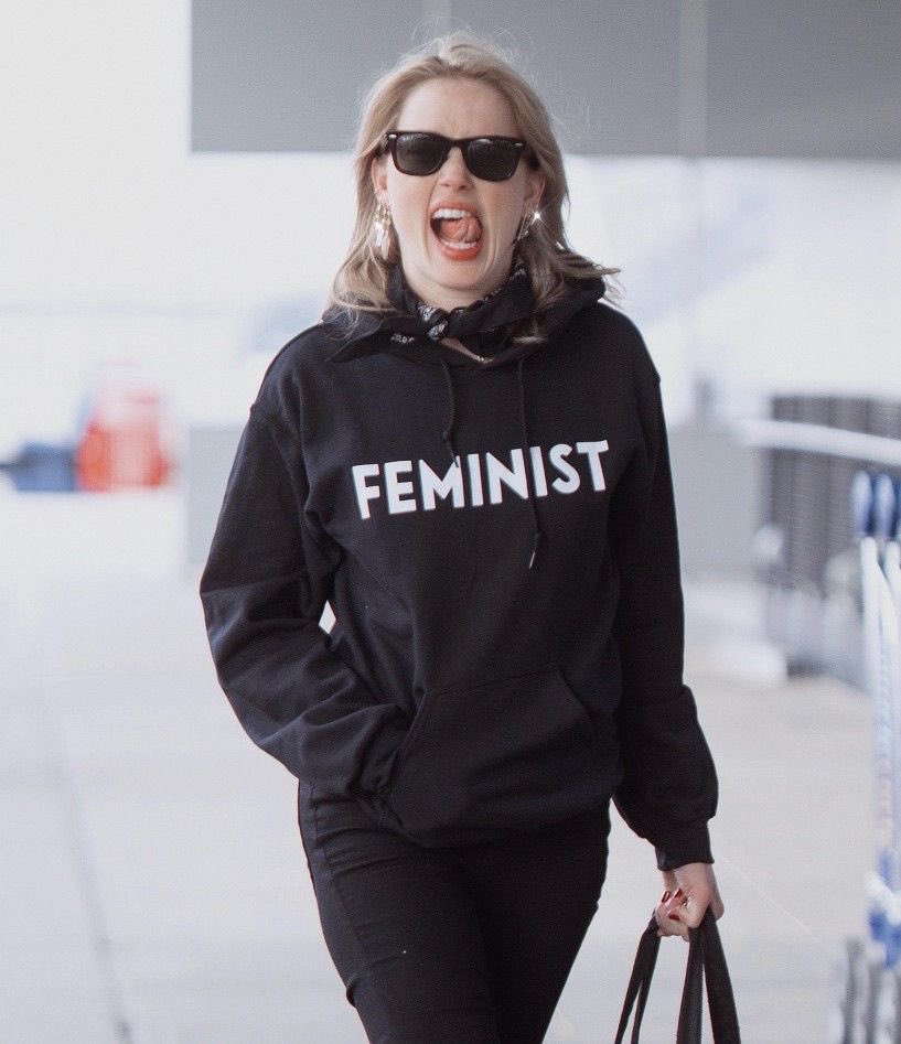 hourly Amber Heard tweet media