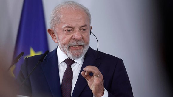 “ningún presidente, de ningún país del mundo, tiene derecho de imponer reglas a otros presidentes. Ninguno” <a href="/LulaOficial/">Lula</a> 

🌎🕊️

#CubaPorLaPaz