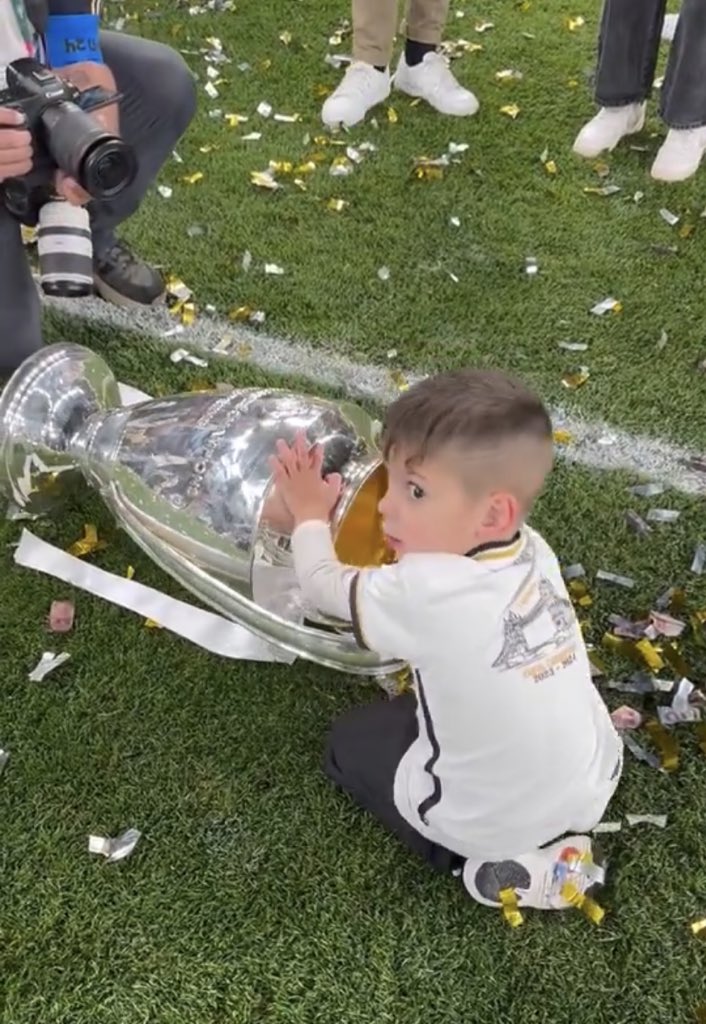 (fan) REAL MADRID FANS 🤍 tweet media