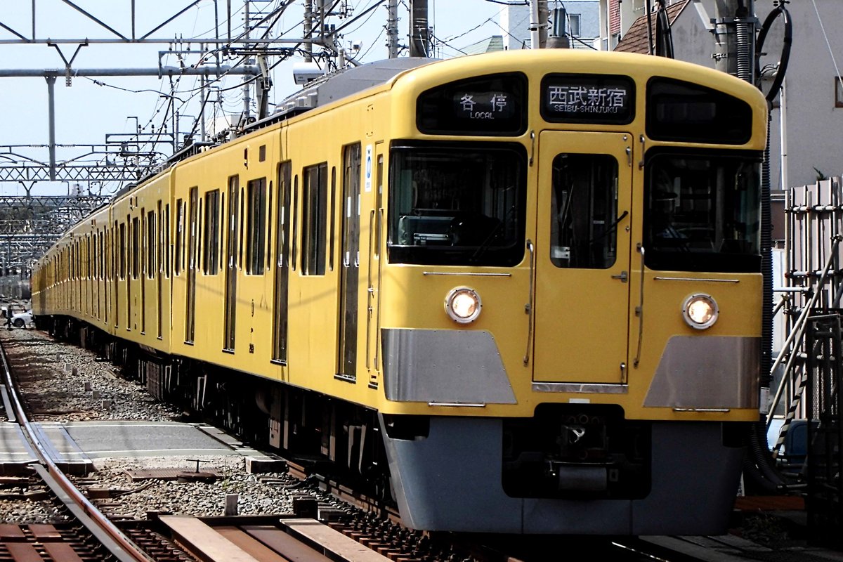 TOBU11640F's tweet photo. 昨日初めての新宿線に乗って新井薬師前駅でしばらく撮影していました。
構図が少し独特だった気がしてだいぶ難しかったです。代走で6+2が走っていたのですが新宿方の方をガッツリミスりました。何はともかく普通に2000撮れただけまぁ満足です。 https://t.co/XPslnyWDne