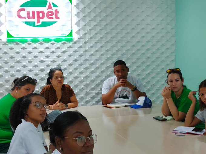 Por la  UEB División Territorial Comercializadora de Combustible comenzó el recorrido por la provincia la Expedición " Con luz Propia "  de la Red de Jóvenes del Ministerio de Energía y Minas (MINEM) #CubaEstáFirme  #DGEMCiegodeAvila #CiegodeAvila <a href="/milyabad1982/">Misleydi Abad Modey</a> <a href="/GladysSub/">GladysLaCubana</a>