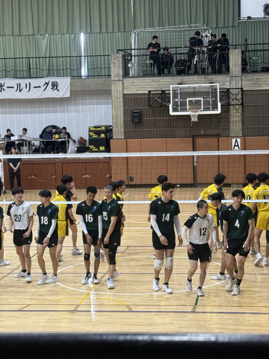昨日は無事に会場に到着出来ました笑
Vもいいけど大学!
リザーブ、2階からの応援を聞いてたら
やっぱりバレーボールは見るのも聞くのも⁈
楽しいねって👍