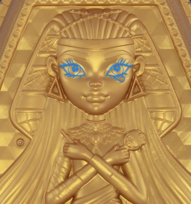 EgyptomaniaMuse's tweet image. Day 108 of #photoaday 

Who does want a gold sarcophagus complete with image of themselves? This @MonsterHigh accessory allows Cleo de Nile to have hers 

#365days #365daychallenge #365photodaychallenge