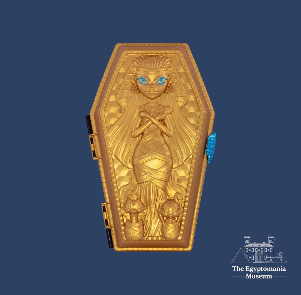 EgyptomaniaMuse's tweet image. Day 108 of #photoaday 

Who does want a gold sarcophagus complete with image of themselves? This @MonsterHigh accessory allows Cleo de Nile to have hers 

#365days #365daychallenge #365photodaychallenge