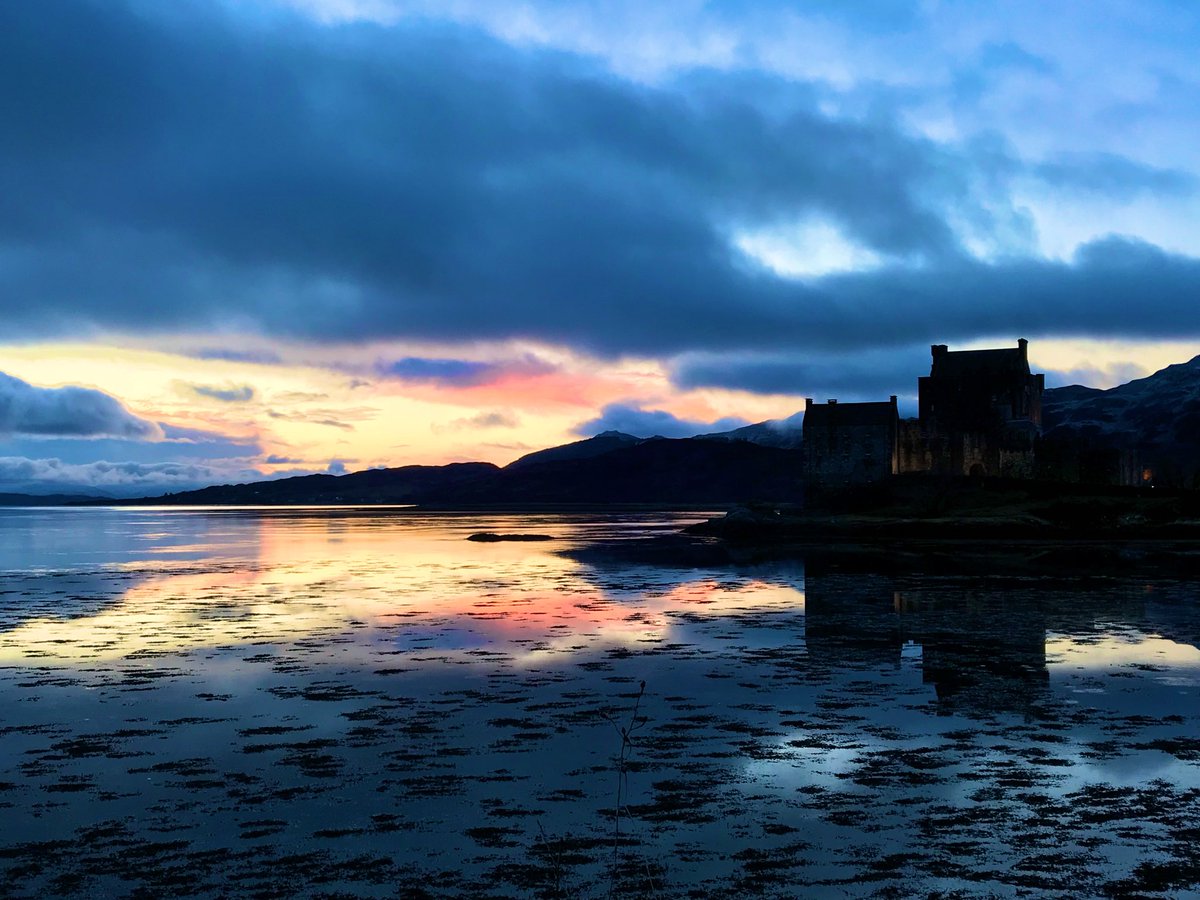 Macinnesplant's tweet image. Sunset - Eilean Donan Castle, Lochalsh #Scotland 🏴󠁧󠁢󠁳󠁣󠁴󠁿 @AmazonMGMStudio @ThePhotoHour @StormHour @VisitScotland @russellcrowe @karengillan
