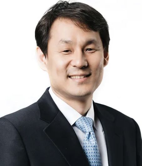 unconv_robots's tweet photo. Introducing Kyu-Jin Cho, one of the attending speakers:
He is a the director of the Soft Robot Research Center and a professor at SNU. His work includes transformable wheels, bioinspired water strider robots, and passive exosuits.
See more of his work here https://t.co/tExjo43S3p https://t.co/FXgV5N4xsi