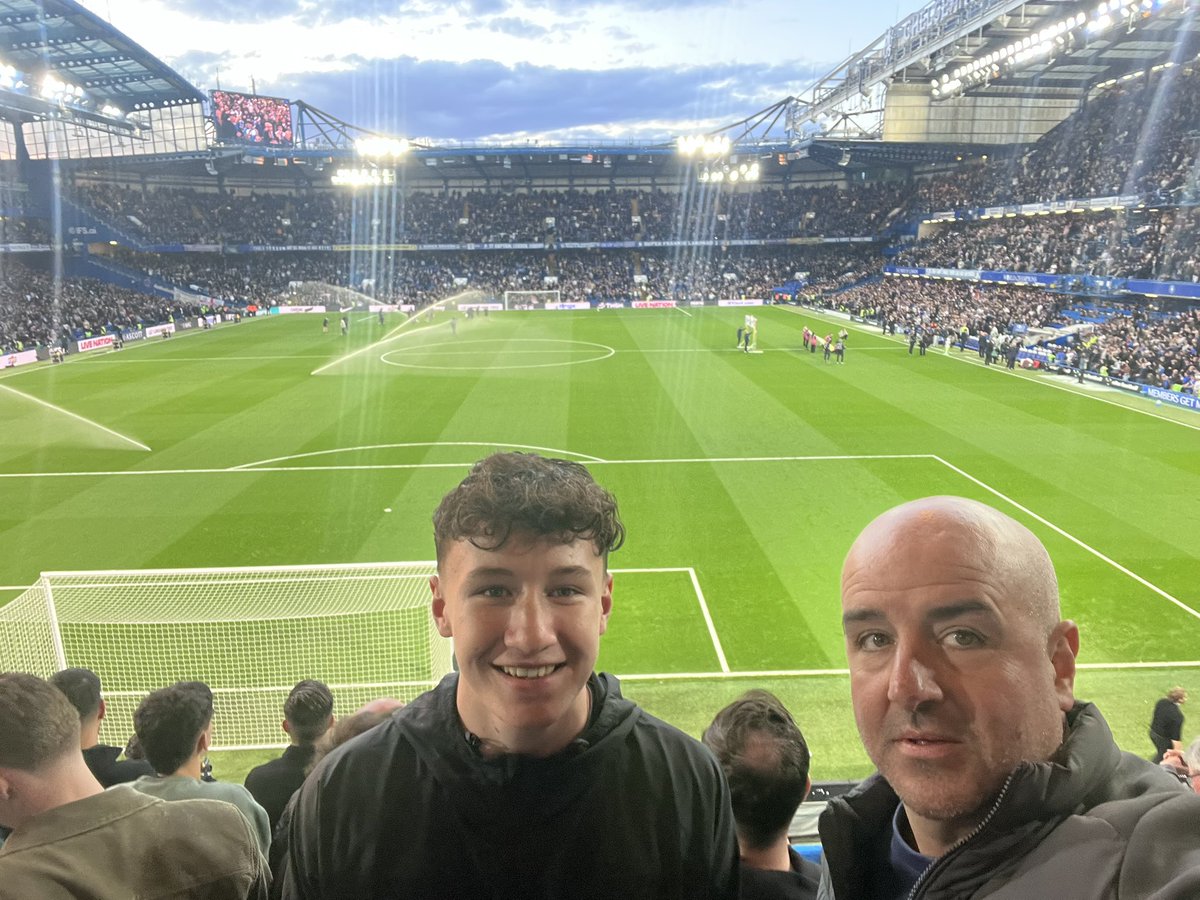 miley22's tweet photo. UTFR 🇾🇪🇾🇪  great day out in london @LucasMiley2 https://t.co/9GZoOFei2t