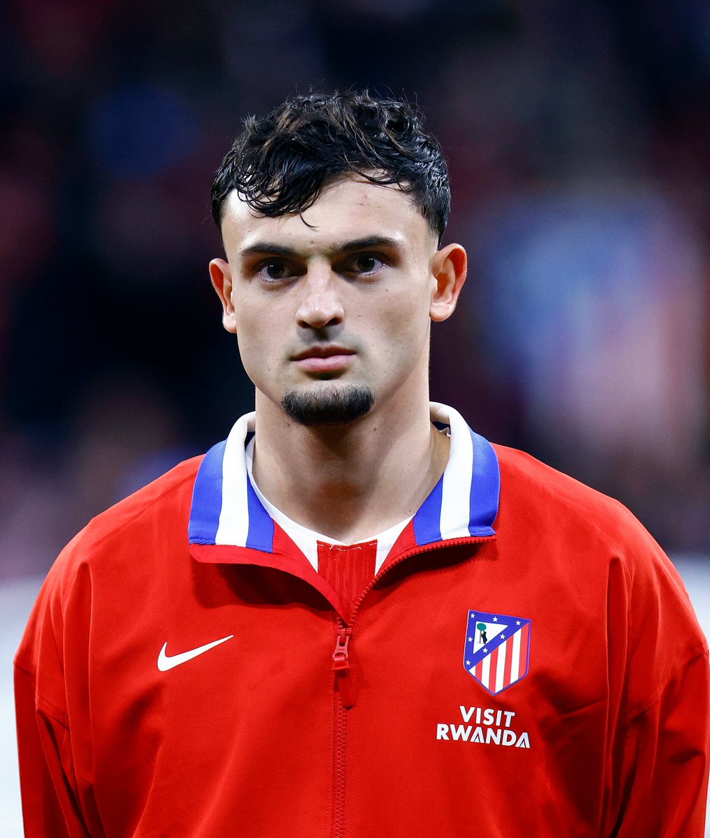 rodrigo_atm_'s tweet photo. Honor a los cuatro que han jugado como se debe jugar una final con el Atleti. 

El fútbol es una putísima mierda, ojalá esto sirva para limpiar el equipo de medidores a los que se la suda el Atlético de Madrid y su afición

Cabeza arriba y a volver a levantarse cuanto antes 🤎🤍 https://t.co/m3wQ8TBzbJ