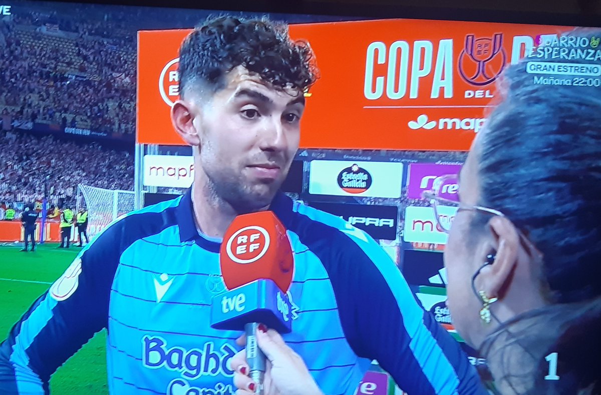 #LaCopaRTVE
 Pedazo de entrevista.

-Unai ¿qué les dices a los que están aquí?
-Que disfruten.
-¿Y a los que están allí?
-Que disfruten.
-¿Y a los que están en casa?
-Que disfruten.
-¿Y a los chicos de la cantera?
-Que disfruten
-Gracias, Unai
-Que disfruten.
-Eh?
-Que disfruten.
