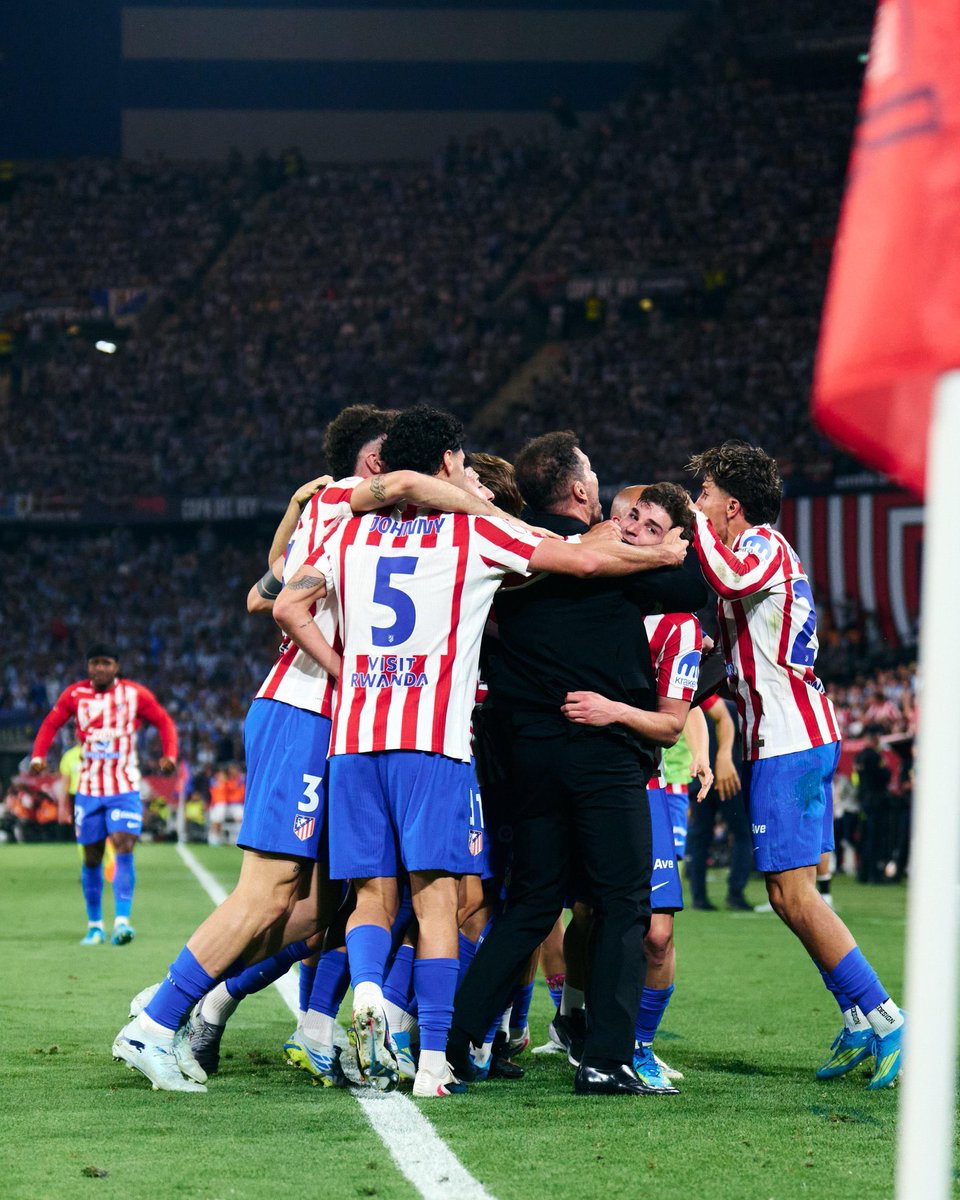 armenATM's tweet photo. En las buenas y en las malas 
Siempre Atleti 🔴⚪️🔴⚪️ https://t.co/IL6MaFn4SX