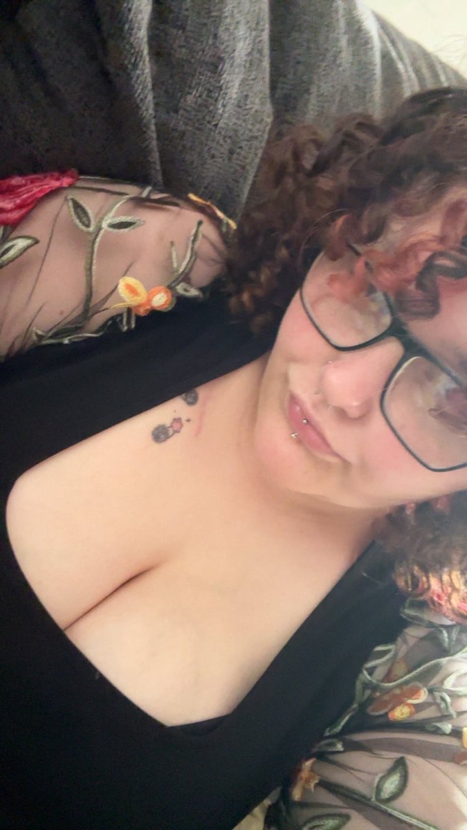 renearose21's tweet photo. #of #link in bio😉#nsfwtwtًً #boobs #fatfetish #creator https://t.co/fwfD6DqwaR