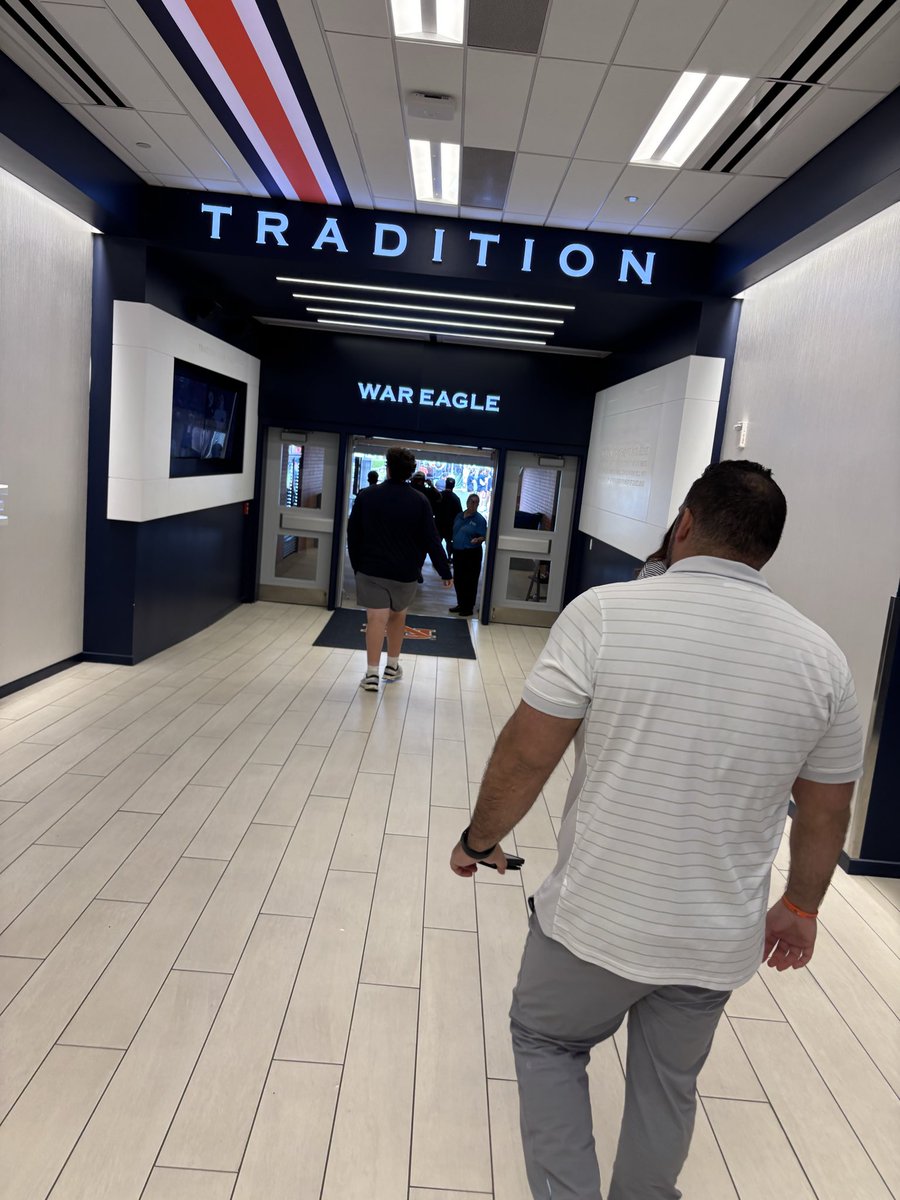 BigHudComeaux's tweet photo. Great visit @AuburnFootball A-day game today got to meet and talk with @CoachHoodie @CoachParkerBall and was great to see @CoachCKap again.  Looking forward to AU Big man camp this June.  @Calera_FB @CoachRials @byron_devinner @HallTechSports1 @AL_Recruiting https://t.co/3MgvAKTn3A