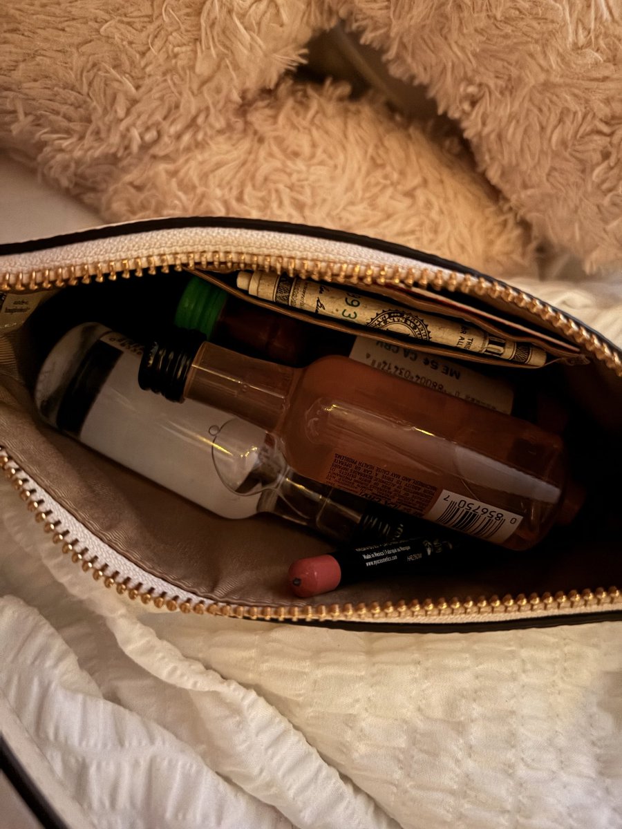 notsoskinilynni's tweet image. Omad #Lit