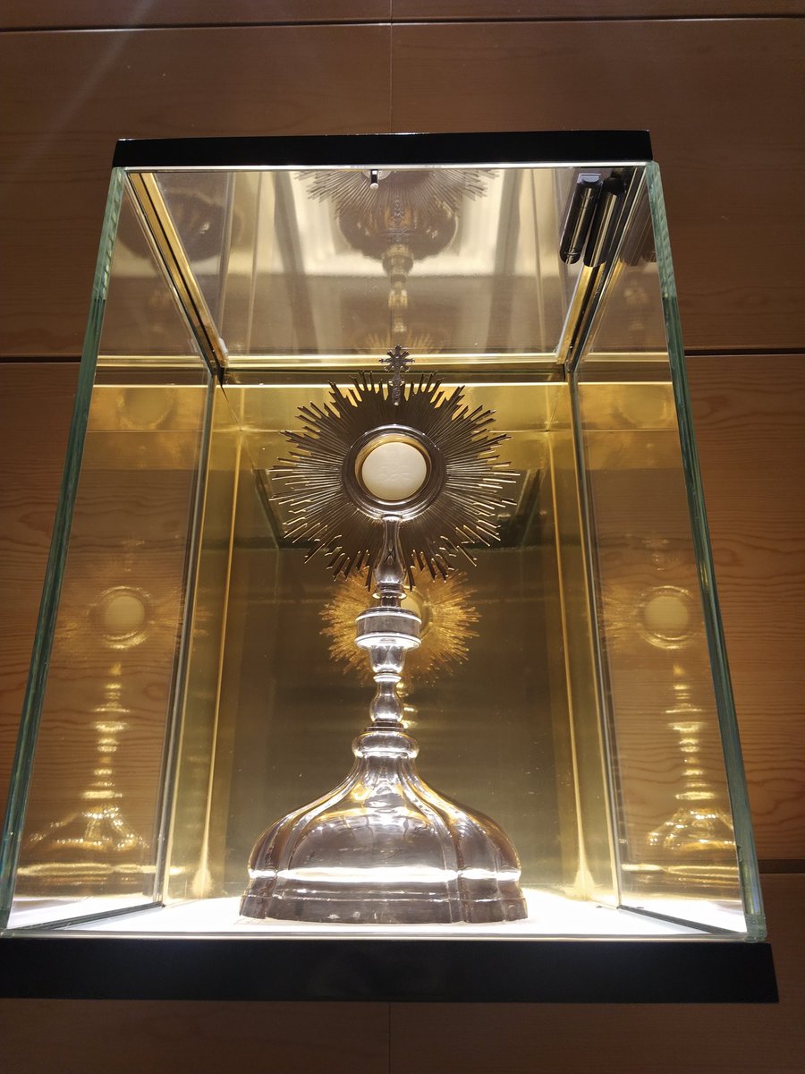 Alabado Sea El Santísimo Sacramento Del Altar Cuando Jesús Está Corporalmente Presente En Nosotros Por La Santa Comunión Los Ángeles Nos Rodean Como Una Guardia De Amor