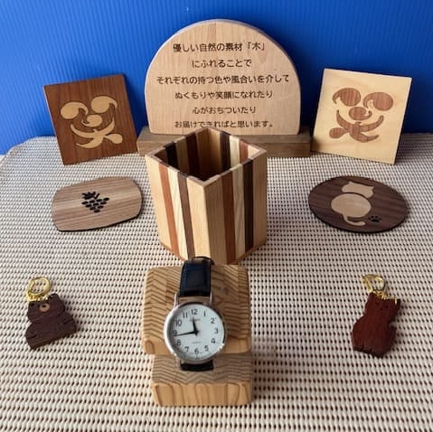 #カラフル’26春 出店者紹介

#木工房Y AJ IM A/29日
[木工]
自然の恵みの「木」を素材にキーホルダー．トレイ．コースター．ペン立てなど部屋内の実用的木製小物雑貨を作っています
お立ち寄りいただいた際には木の温もりを感じながらお楽しみ頂けましたら嬉しいです

4/25-26,28-29 #笠間工芸の丘