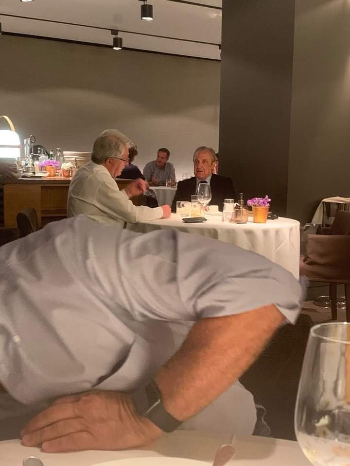 Ustedes han dejado en claro que no es que sean "antimadridistas" por los robos del Madrid; ustedes odian al Madrid, porque lo ENVIDIAN, porque quieren ser como ellos.

Ahora, a seguir comiéndosela a Floren, a ver si hay más atracos a su favor.

NO ROBOS, NO PARTY. FRACASADO.