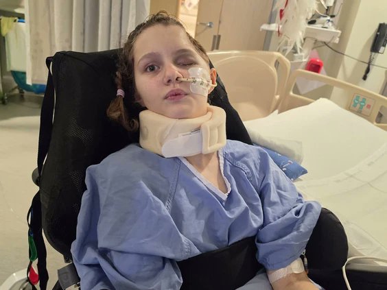 Maya actualmente no puede ni caminar ni hablar. Todo porque a un trans -Jesse Strang- se le cruzaron los cables y entró con un arma a una escuela a repartir balazos.

¿Alguien podría explicarme por qué ella debe pagar por el resentimiento y odio acumulado de ese enfermo?