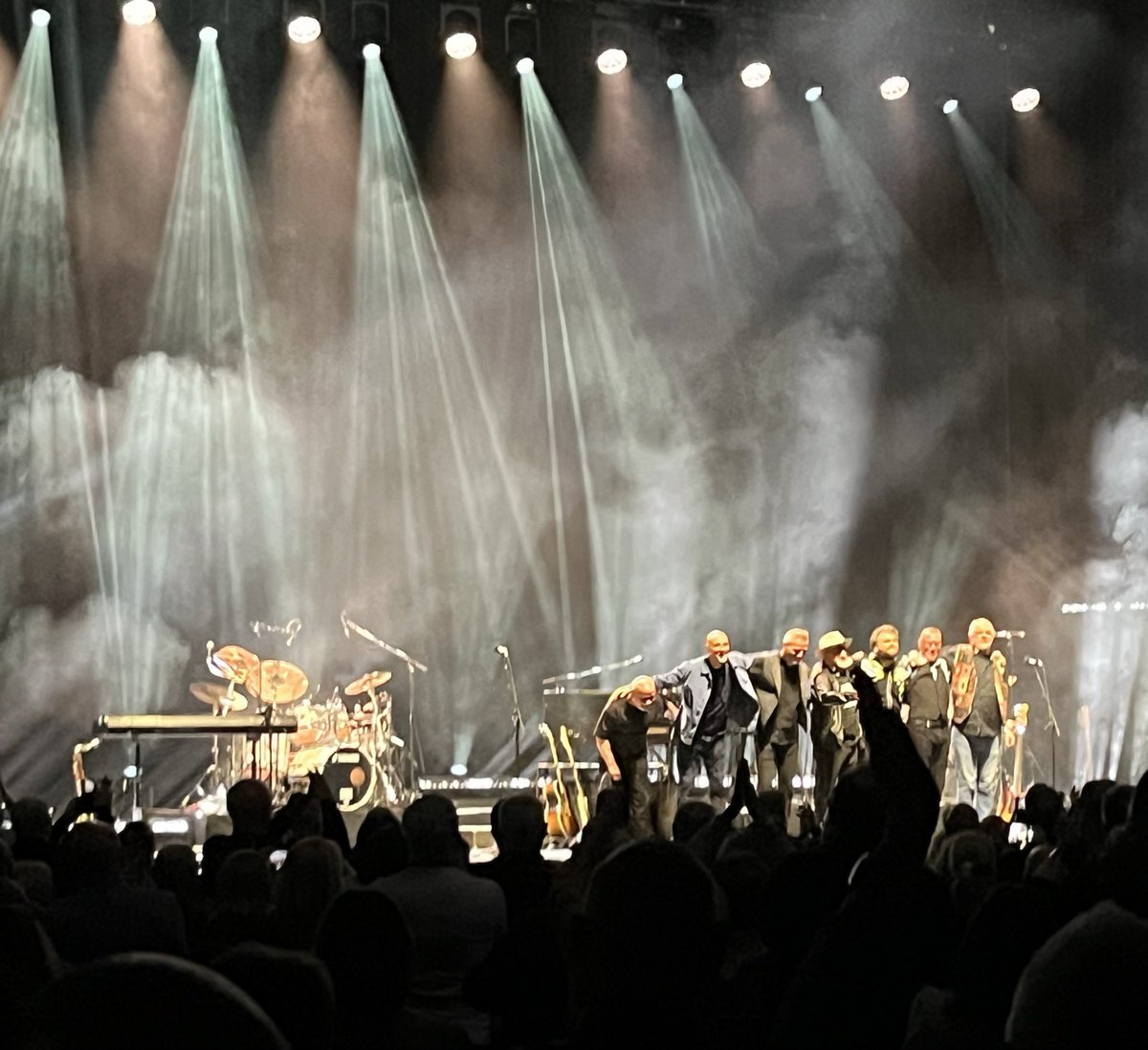 LasLad's tweet photo. Take a bow @PCarrack 👏🙌
Fabulous concert, great band- your voice still sounds amazing 🤩. Nothing compares to live music. https://t.co/sWwTM0UXYG