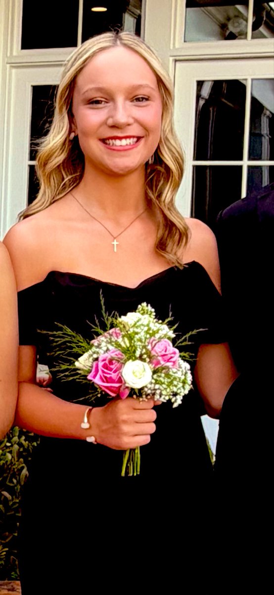 PrettyLiesAlibi's tweet image. I didn’t have permission to post her date yet, but look at my beautiful baby girl. Time for prom. #prom