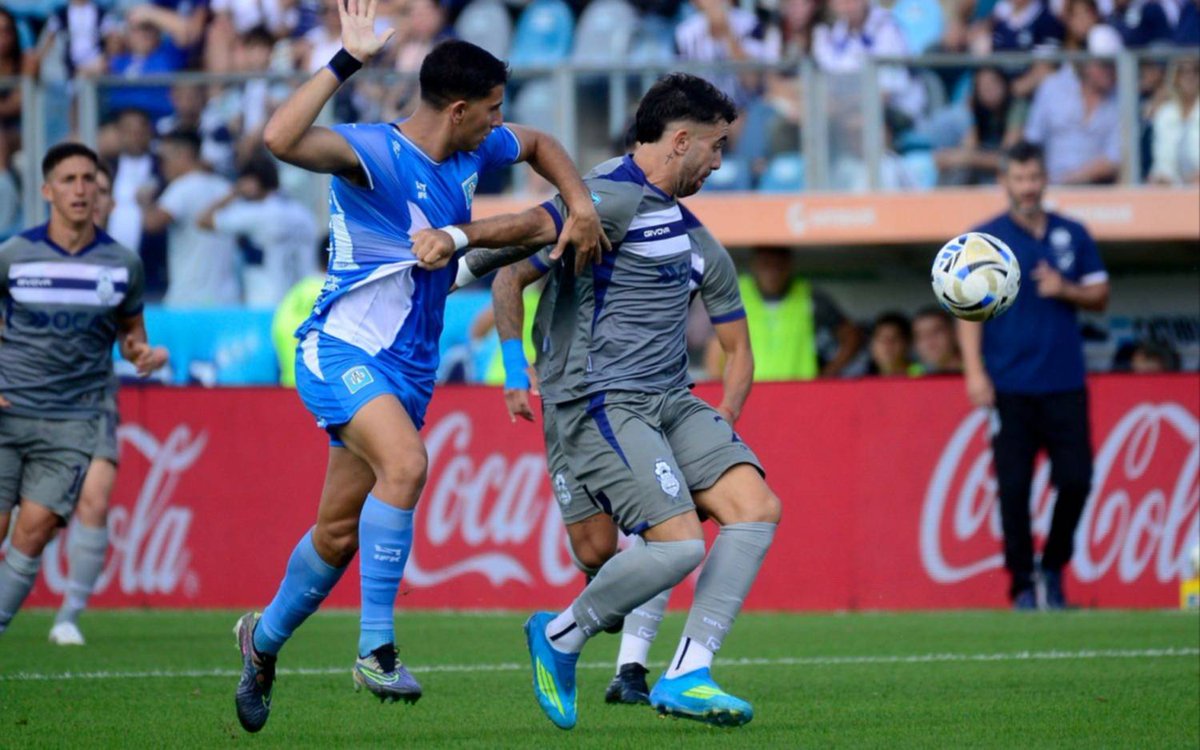 #CGE #GELP TRIUNFO EN EL BOSQUE ✅ Por la #F15 Gimnasia le ganó 1-0 a Estudiantes de Río Cuarto con gol de Chelo Torres de penal ► goo.su/I3A7w