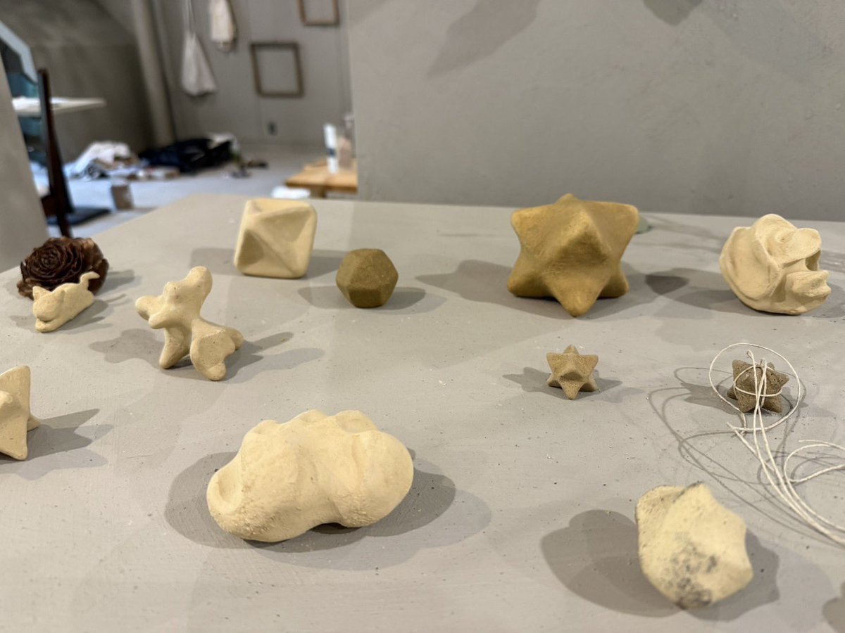 chie_ryuu_'s tweet image. 大阪・堺市で開催🌿アースデイ泉州🌏✨
4/19(日)、本日です！

土と触れて、お絵描きしたり、泥だんご作ったり😊
みんなで楽器叩いて楽しみたい🥁🎶

準備しながらわくわく😆

#アースデイ
#EarthDay
#大蓮公園 
#泉ヶ丘駅