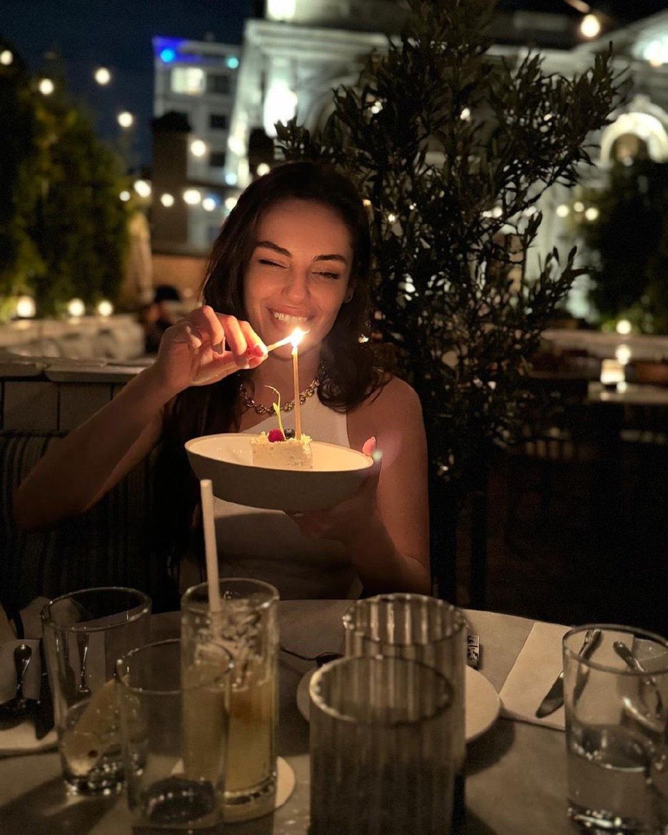 ely 🦢 tweet media