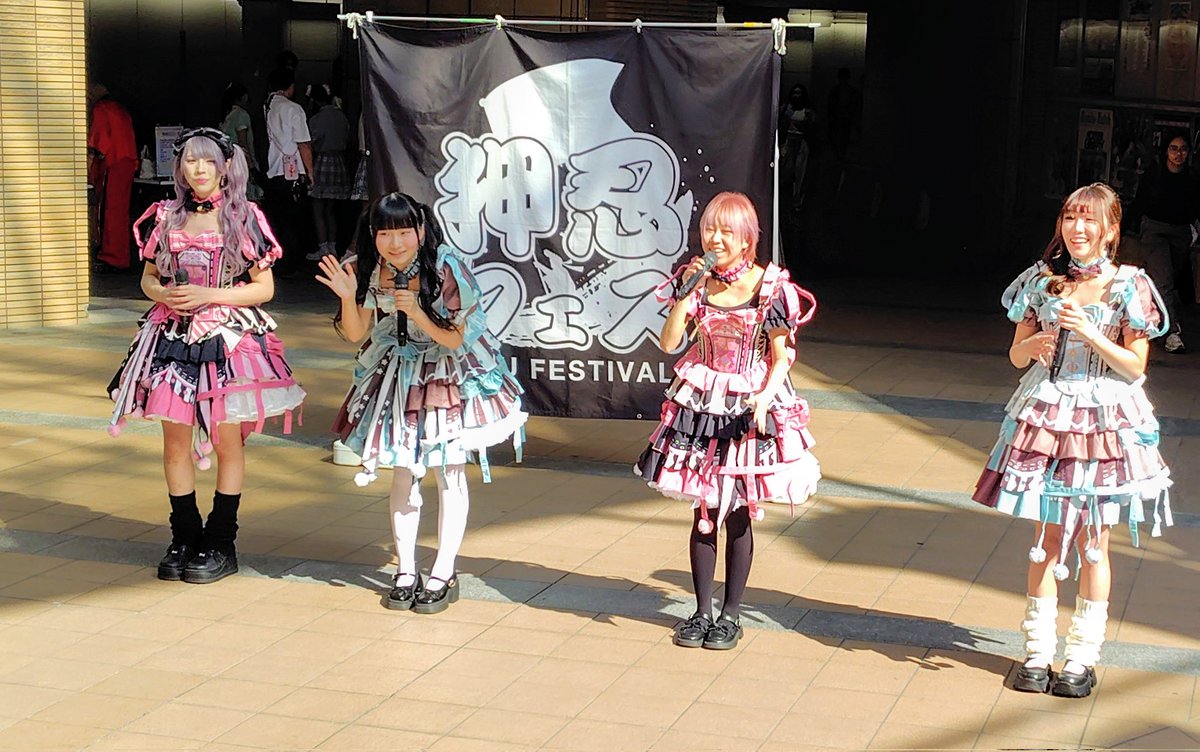 kuro959595's tweet photo. 4月18日大阪
湊町リバープレイス
大阪のアイドルグループ
「Re∶suit」
#Resuit https://t.co/2RMwZBLRBY