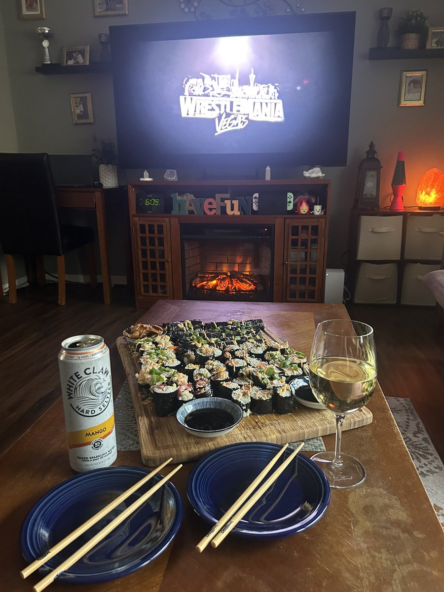 chrissyhausen's tweet image. THIS IS HOW WE WRESTLEMANIA #wrestlemania #homemade #sushi