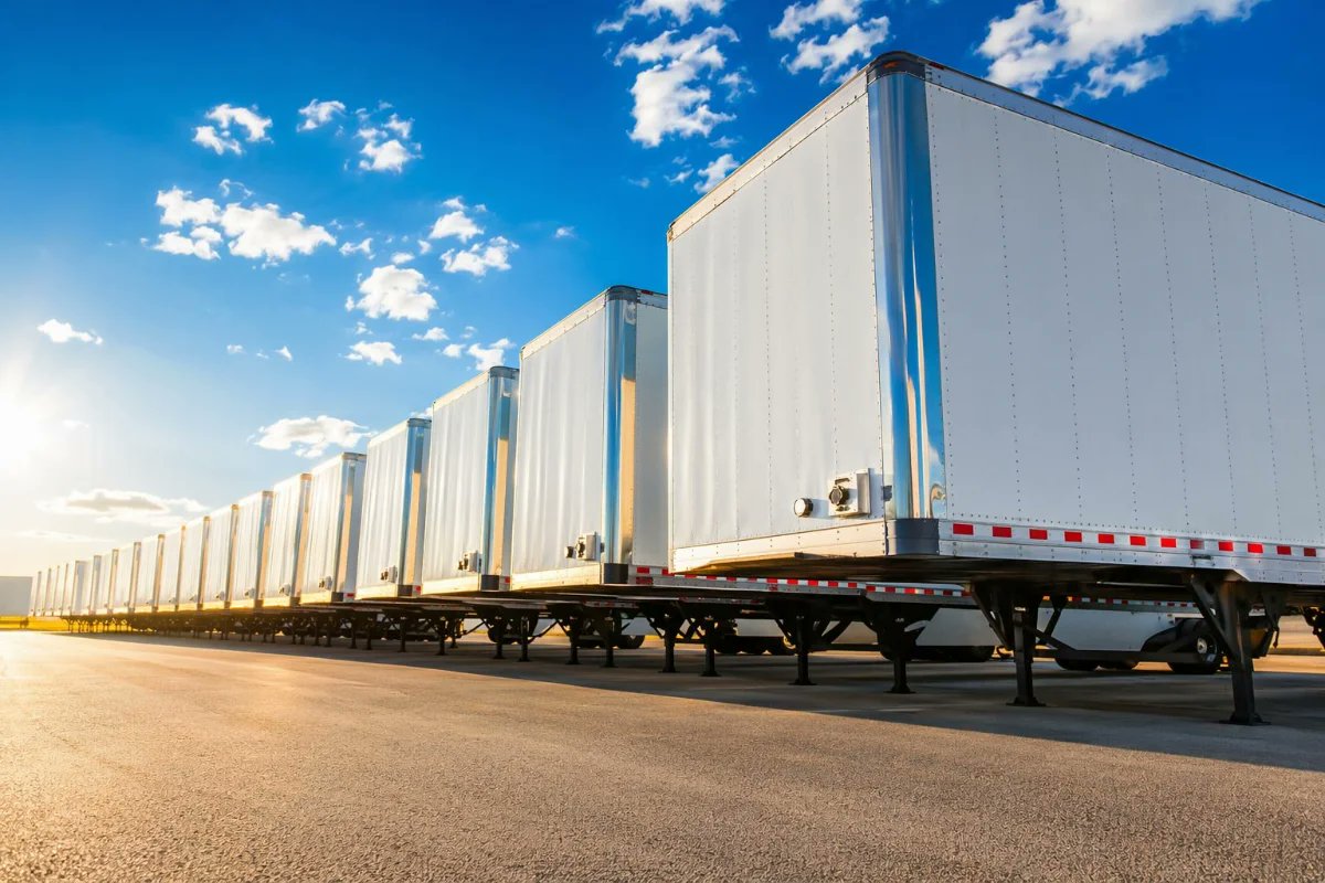 fr8relocators's tweet photo. U.S. trailer orders jumped 42% in March to 18,800 units.
Still 14% below March 2025. Still plenty of uncertainty.
But freight rates just hit their highest levels in two years.

Is this recovery real? The next two months will tell us. Full story 👇
https://t.co/qZEJZuGJZM https://t.co/ZupKhxRBOb