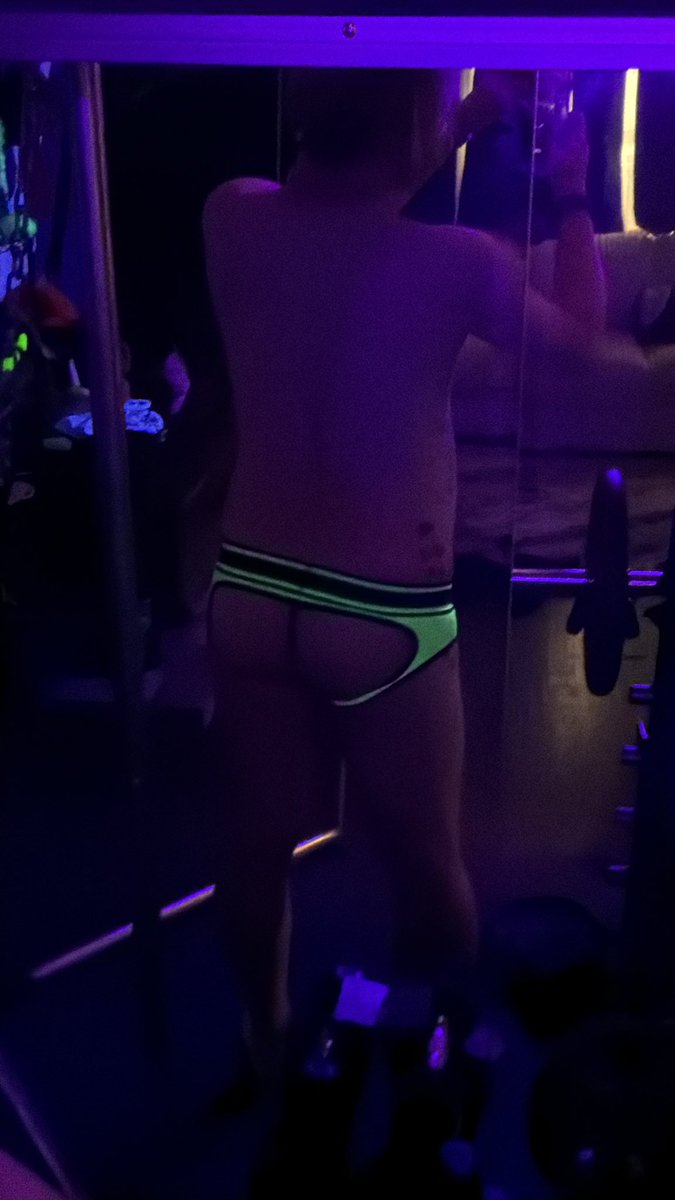 frostbyte910's tweet photo. Another new pair from #thebarkside. https://t.co/r0g28znY2A