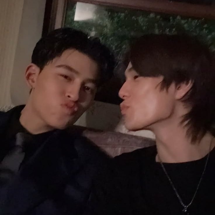 alldayville's tweet photo. #PondPhuwin Mini au: Com amor, Phuwin💌 -finalizada

Onde phuwin sempre amou seu melhor amigo em segredo e faz uma thread seu perfil no twitter pra se declarar, mas parecia tarde demais. https://t.co/laASDAVXdc
