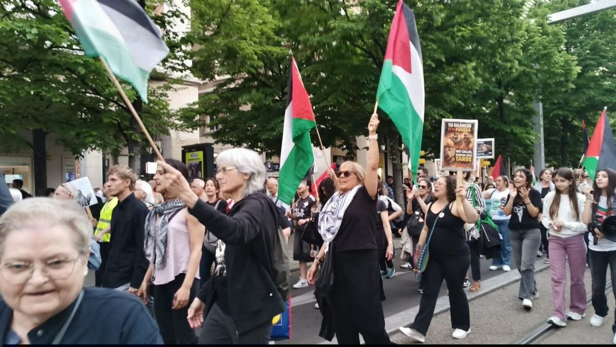 PalinfoFr's tweet image. #Photos | Une manifestation dans la ville de Saragosse a été organisée à l’occasion de la Journée du prisonnier palestinien, pour dénoncer un projet de loi prévoyant l’exécution des détenus.