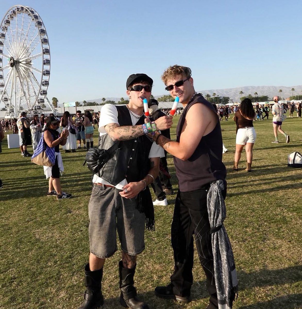 ☆𝔦𝔯𝔞 tweet media