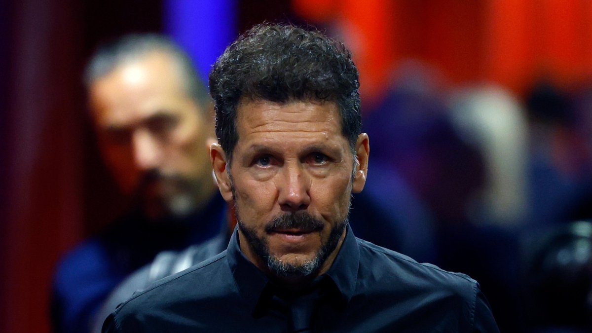 Bajarlaalpasto's tweet image. Es acojonante, pero desde 2015, la cheerleader mejor pagada del mundo, de 35 títulos (Liga, Copa, UCL) ha ganado 1 y "ha competido" 34... ACOJONANTE