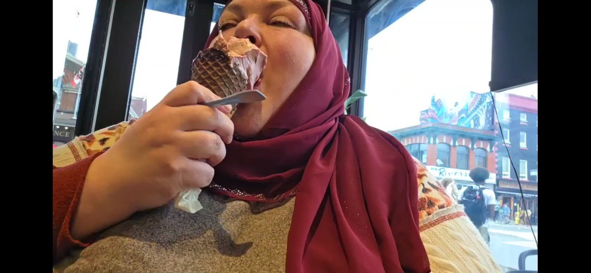 Gorl Please Explain tweet media