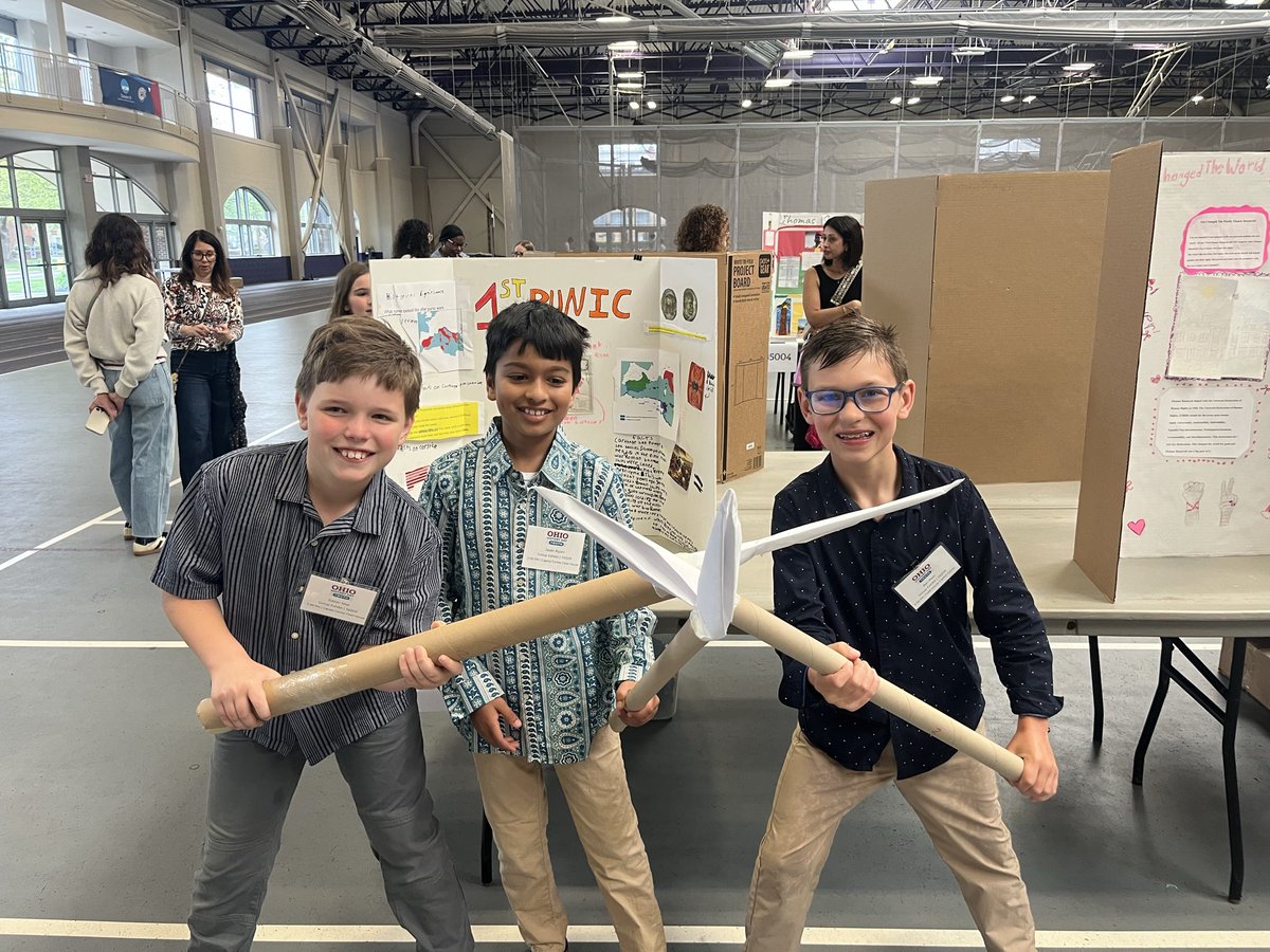 smithkatie10's tweet photo. Congrats to these fourth graders who completed at the Youth Ohio History Day! They shared their exhibits on the Titanic, Punic Wars, the telephone, and the Declaration of Independence! https://t.co/hSMSfINFqv