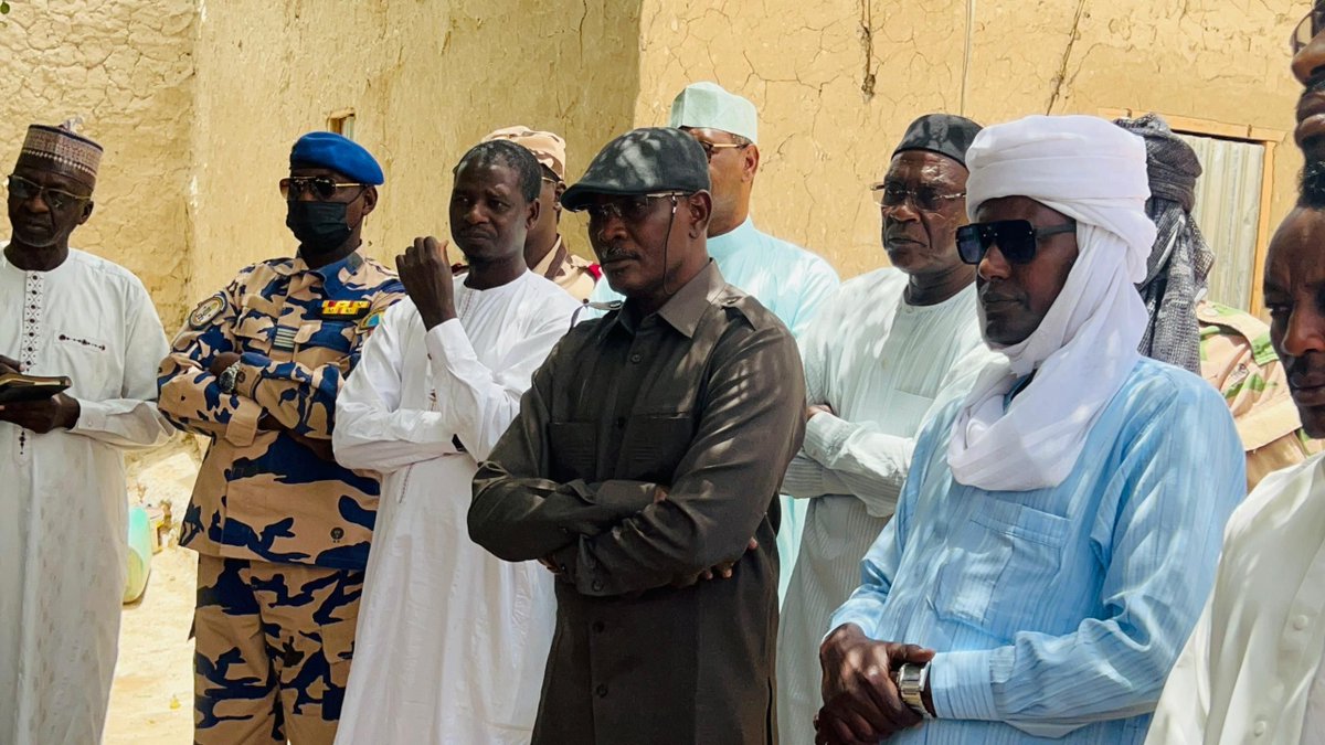 alwihdainfo's tweet image. #Tchad : le délégué général du gouvernement au Kanem, le général Issaka Koty Yakoub, a visité la maison d’arrêt de Mao pour évaluer les conditions de détention. Constatant des problèmes d’hygiène et des denrées alimentaires avariées, il a ordonné leur incinération afin de
