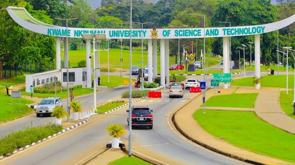 Noticeboardgh's tweet image. 📍📍ATTENTION STUDENTS 📍📍
Accident reported on Main Entrance–Paa Joe Roundabout stretch involving a Togolese private car and NUAS KNUST bus. 

Vehicles using the route should slow down. KNUST Security is on site ensuring safe removal. Stay alert for updates.
#KNUST #Alert