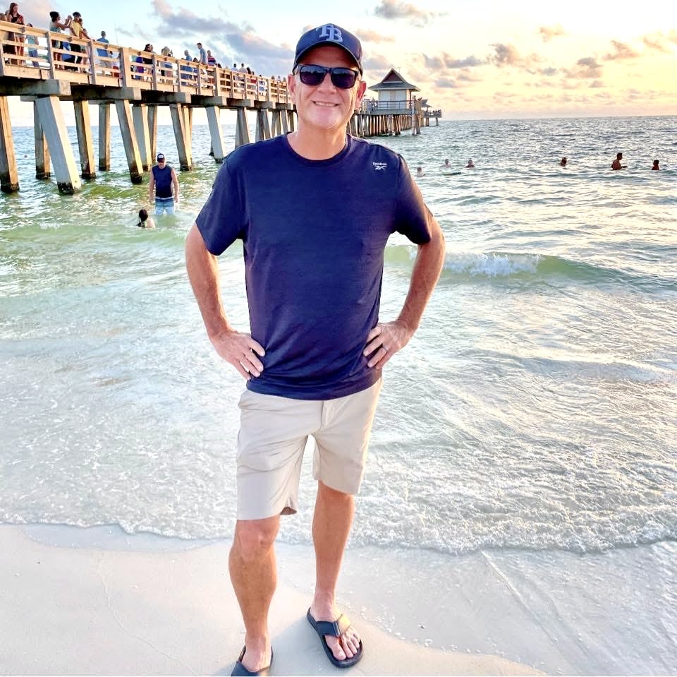 michael25961337's tweet image. Sunset at the pier!  

#maturemen #maturewomen #couple #mature #older