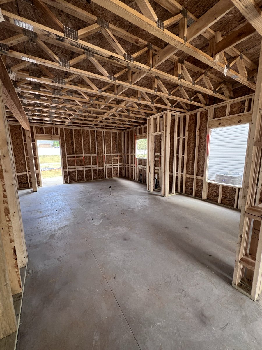 RegisRealty's tweet photo. Are you looking to invest in a home?  New construction maybe, or something existing? We have the experience to help you realize your goals 🏡 
#RegisRealty #YourJourneyToNewBeginnings #BuyAndSellWithRyan 
https://t.co/qqY1sAx56d https://t.co/OktrwvpPWs