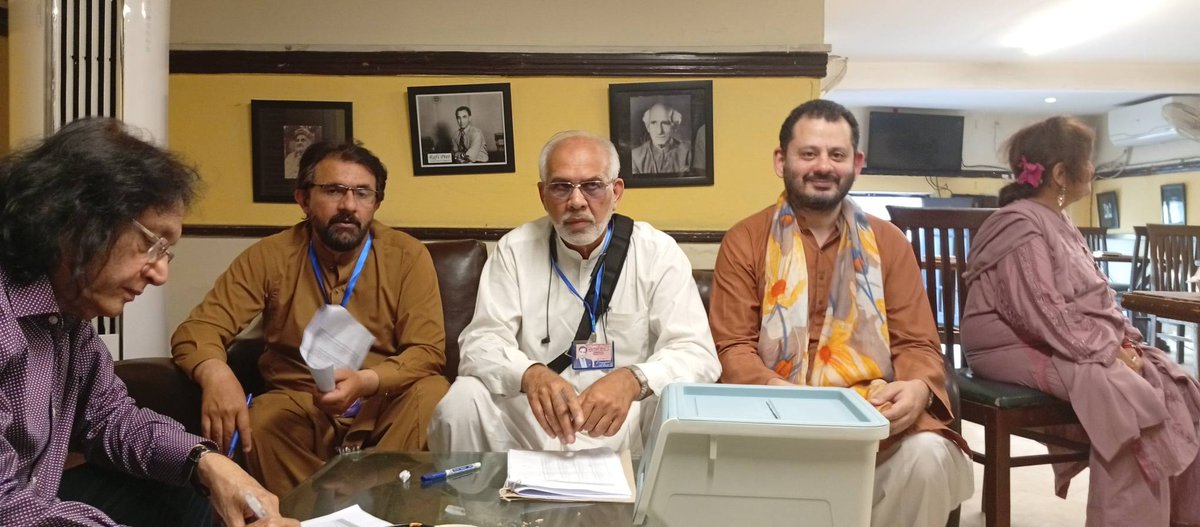 raza_naeem1979's tweet image. &amp;lt;democracy&amp;gt; Contributing to a longstanding tradition by voting in the @HalqaZauq   elections at the @paktea  House in #Lahore  last Sunday.