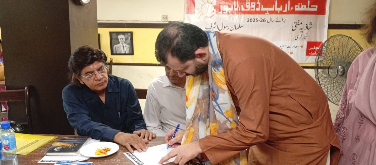 raza_naeem1979's tweet image. &amp;lt;democracy&amp;gt; Contributing to a longstanding tradition by voting in the @HalqaZauq   elections at the @paktea  House in #Lahore  last Sunday.