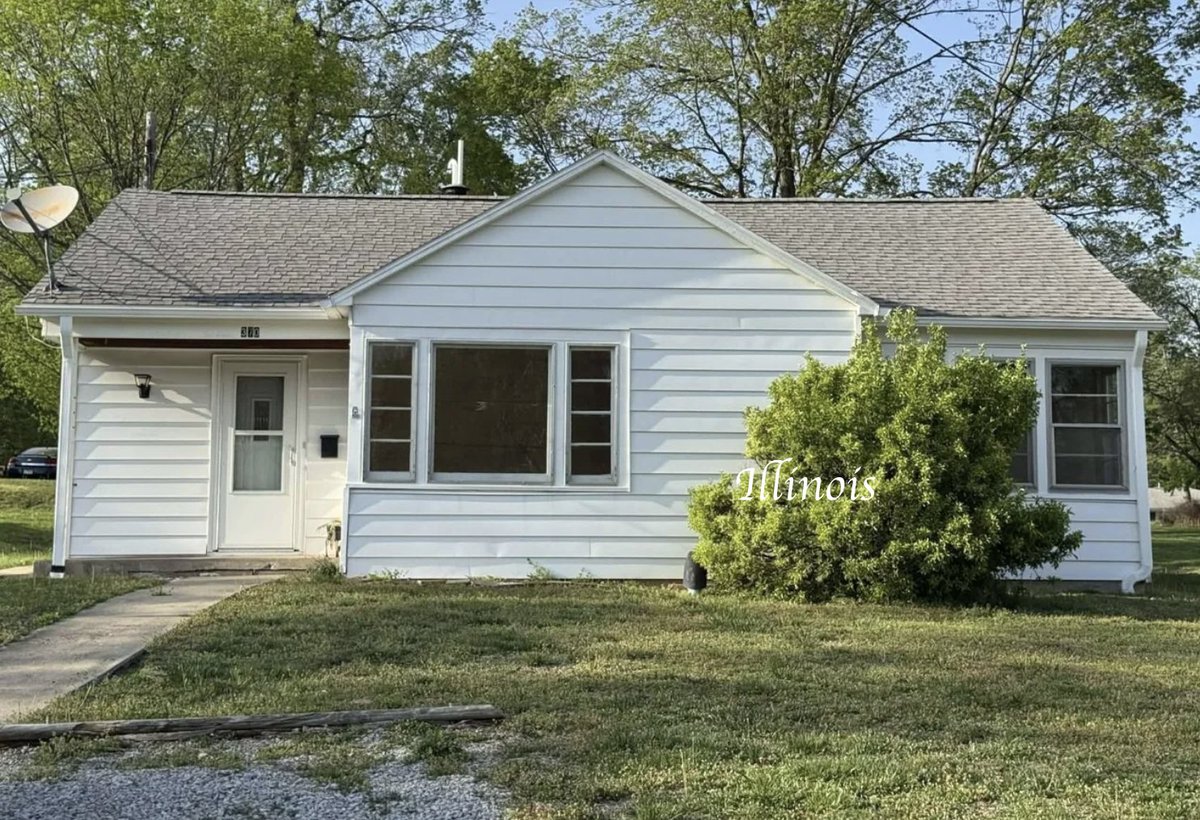 oldhouseunder50's tweet image. $49,900. Clean c.1954 #Affordable #llinois #Ranch. This smaller home has nice hardwood floors, 3 Br, 1 bath, 980sf. -affordable-illinois-ranch/