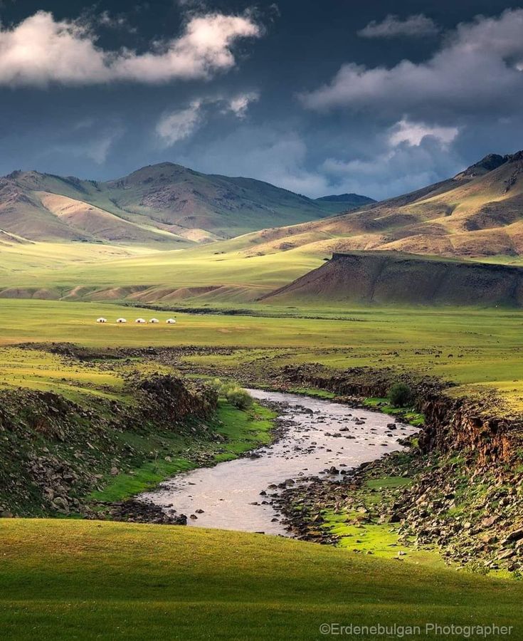 Өглөөний мэнд. 
Санасан бүхэн нь биелсэн сайхан өдөр байг.