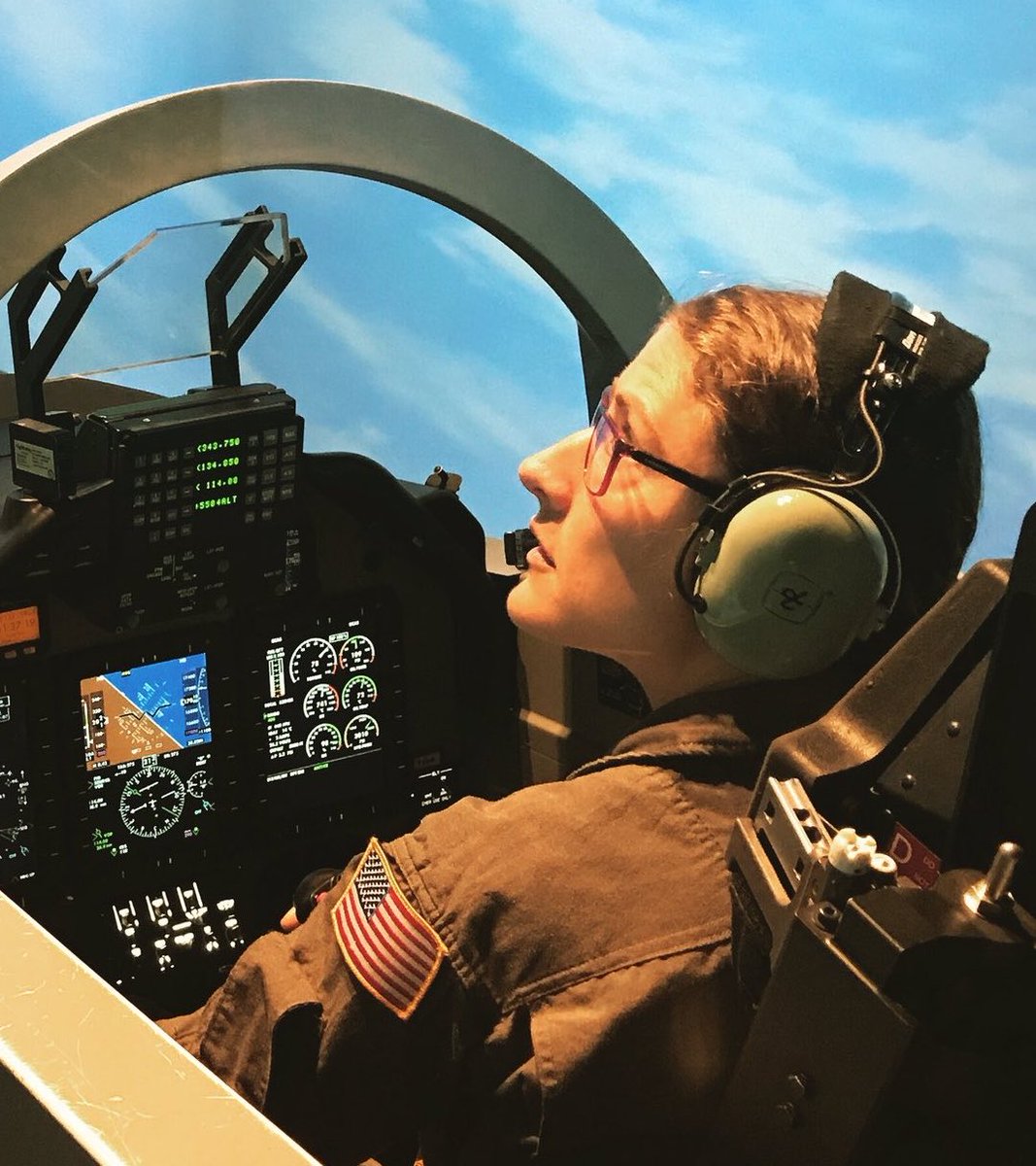 ella ⸆⸉ artemis ii era tweet media