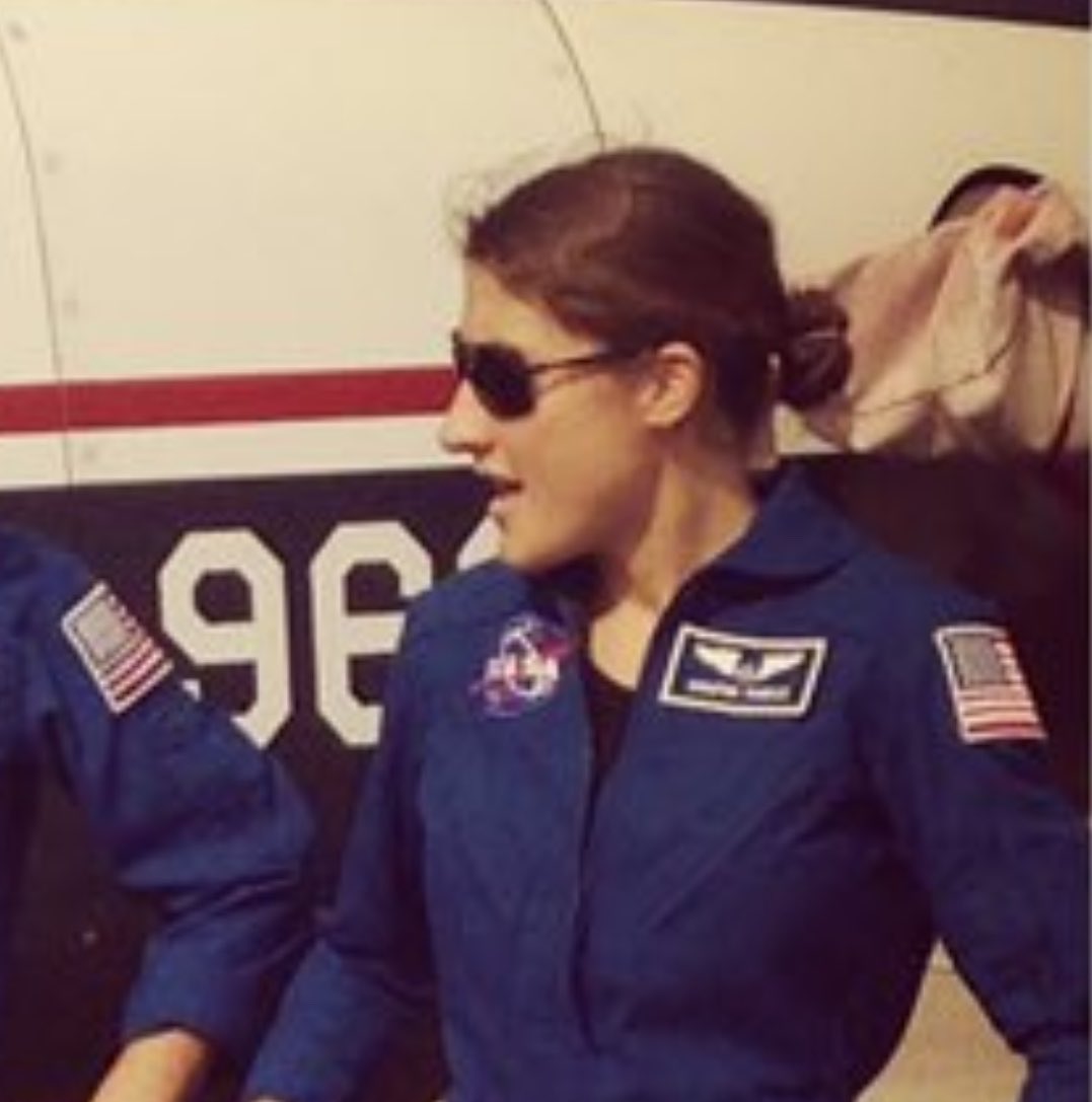 ella ⸆⸉ artemis ii era tweet media